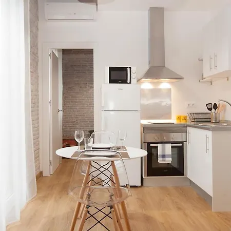 Apartment Flat With Balcony Next To The Beach, Sv