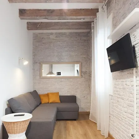 Flat With Balcony Next To The Beach, Sv