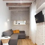 Flat With Balcony Next To The Beach, Sv